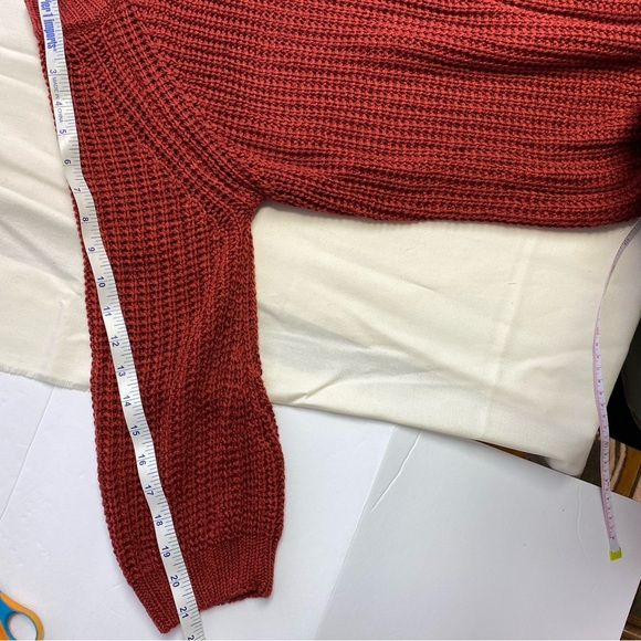 Miracle Red Crew Neck Sweater with Chunky Knit Loose Shape - Picture 9 of 10